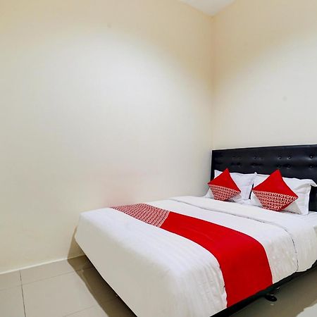 Super Oyo 90778 River Inn Malioboro Yogyakarta Exterior foto