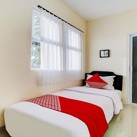 Super Oyo 90778 River Inn Malioboro Yogyakarta Exterior foto
