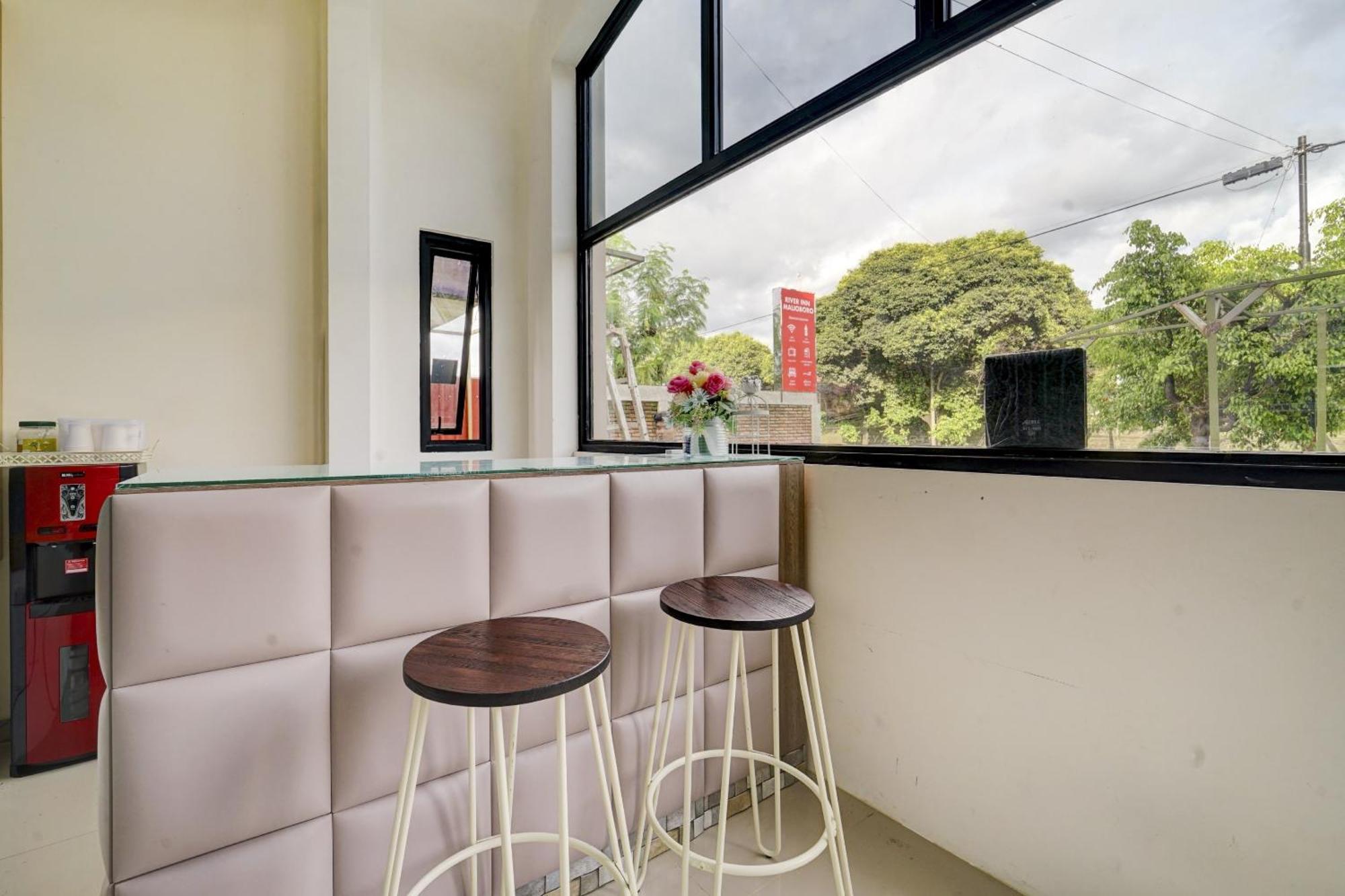 Super Oyo 90778 River Inn Malioboro Yogyakarta Exterior foto