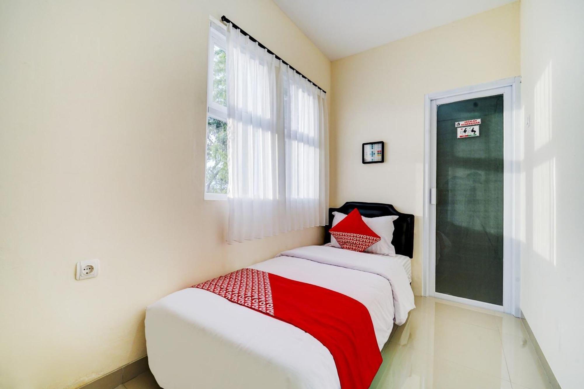 Super Oyo 90778 River Inn Malioboro Yogyakarta Exterior foto