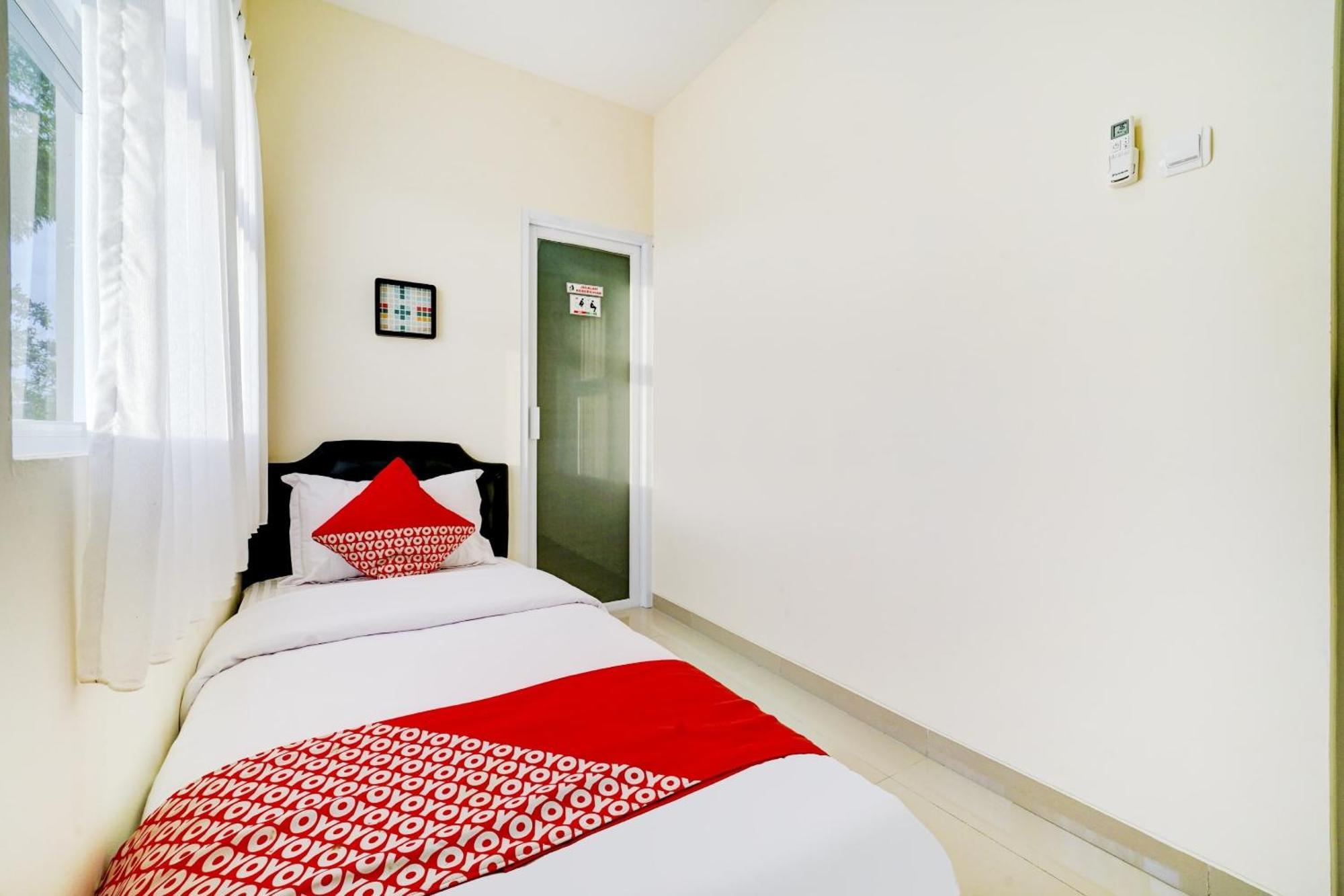 Super Oyo 90778 River Inn Malioboro Yogyakarta Exterior foto